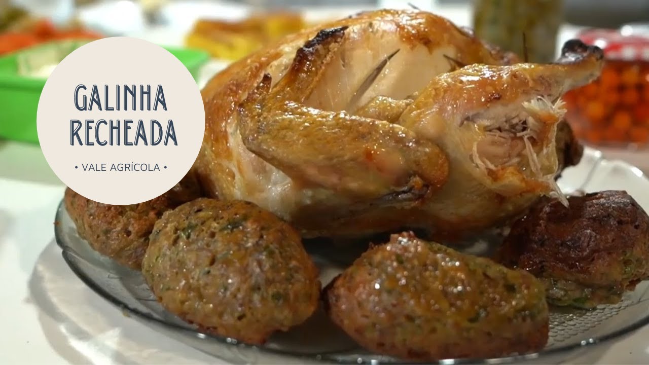 Dona Maria ensina os segredos da galinha recheada