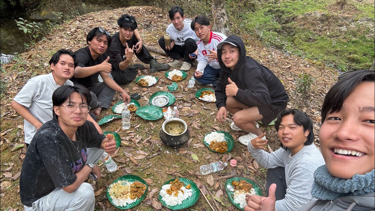 Weirdest ￼Picnic with my bestfriends🤣