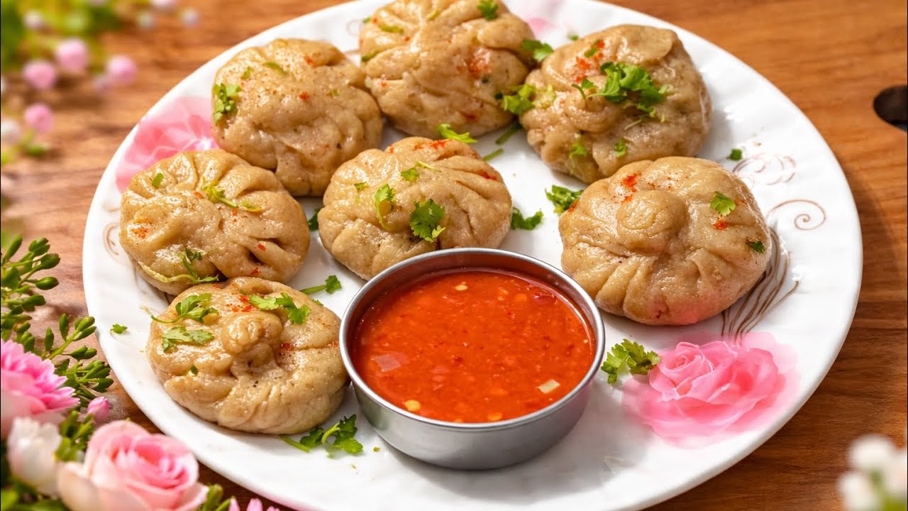 Aata momos and chutney,लगा ही नहीं था कि सबको इतना पसंद आयगा  #homemadereceipe #cooking #food 