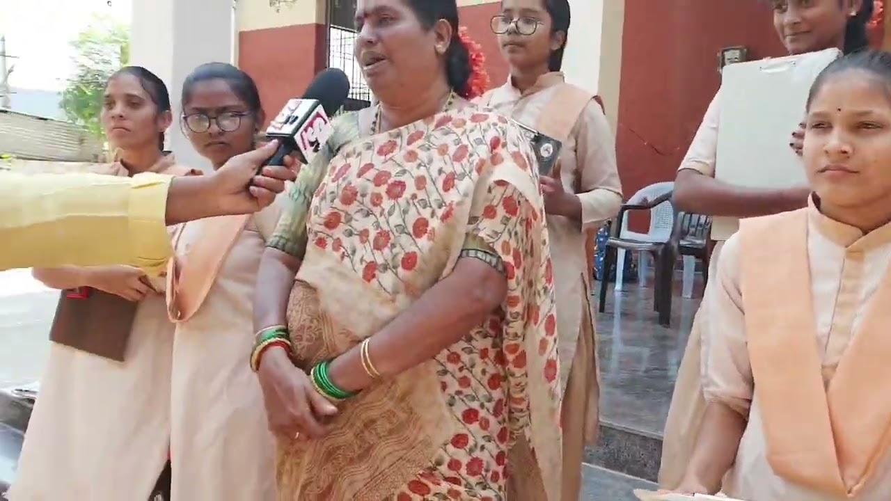 ఎగ్జామ్ మెటీరియల్ పంపిణీ 