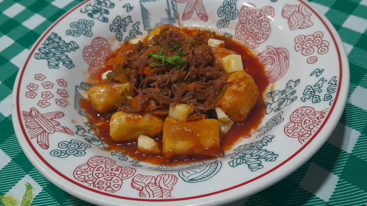 Ragu  de carne seca  com enhoque  de mandioca