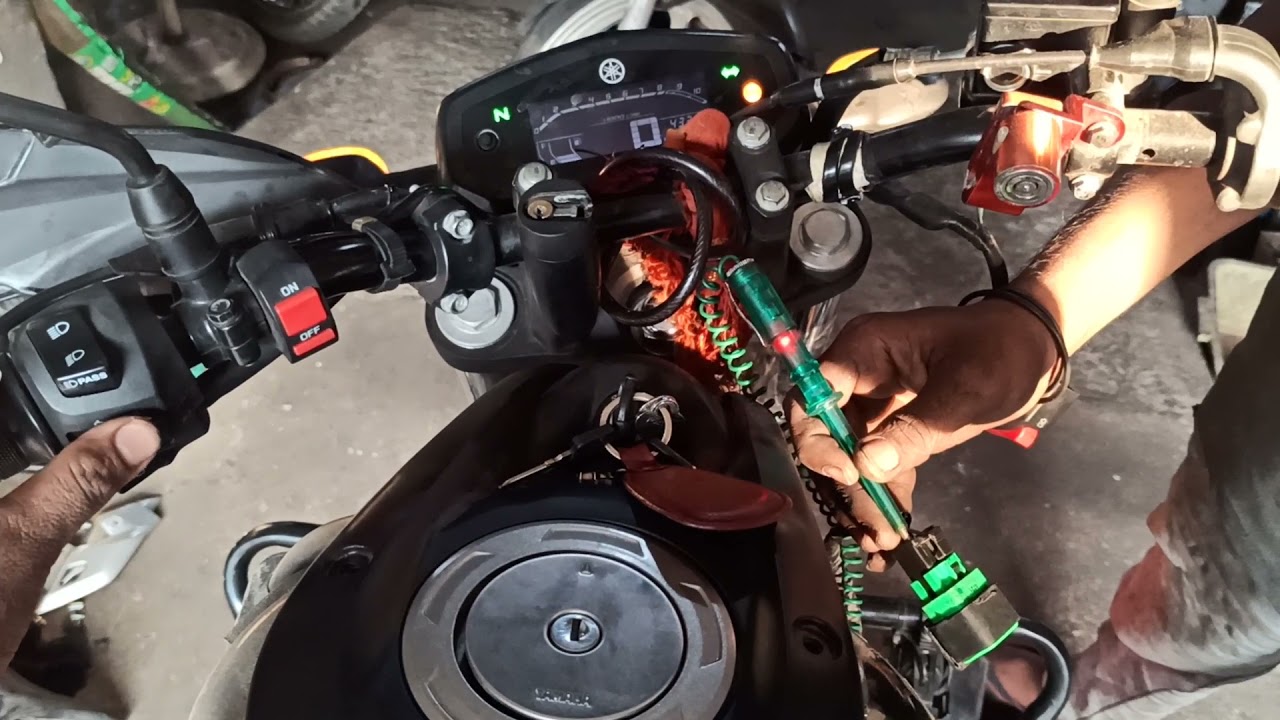 yamaha FZS V3 self fault with indicator lock