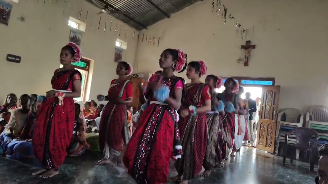 Suna prabhu ker madhur....(Welcome dances by Kitung girls)