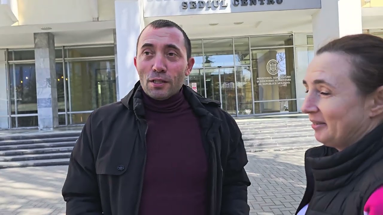 Сергей Унгуряну у здания суда сектора Центру.