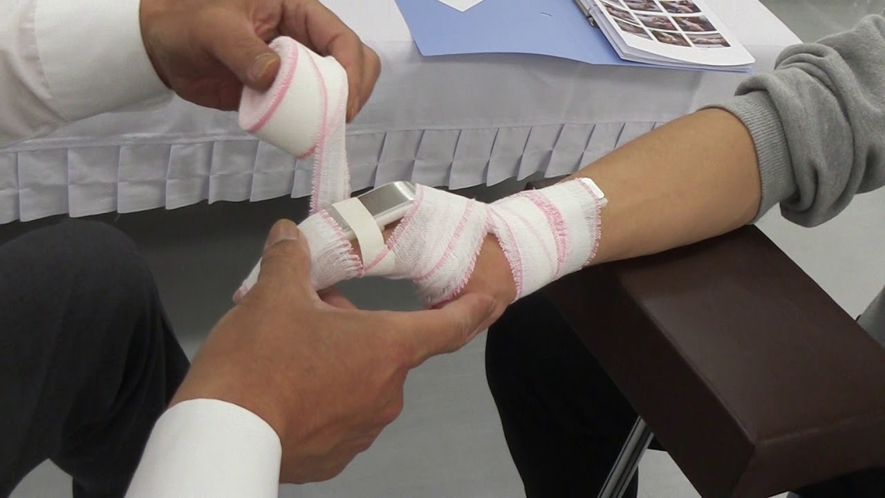柔道整復師認定実技審査｜⑩手第2指PIP関節背側脱臼〔アルミ副子背側固定〕手と人さし指の包帯の巻き方 【大阪府柔道整復師会医療スポーツ専門学校】