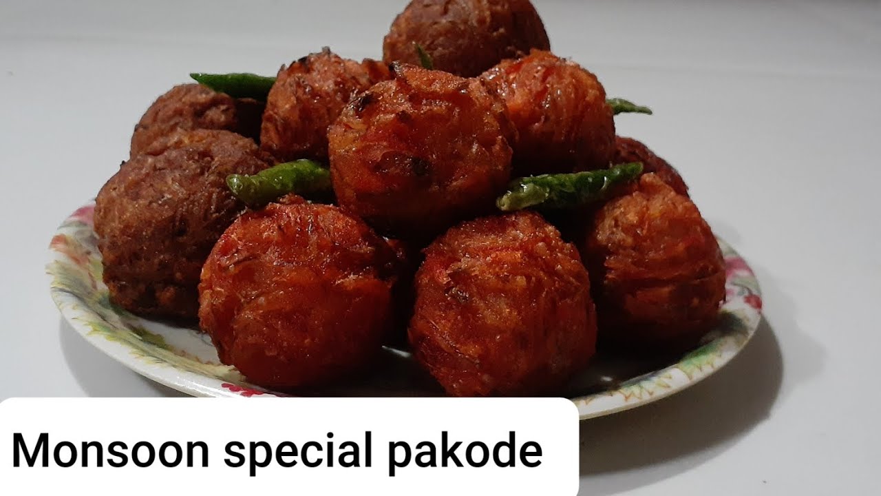 बारिश के स्पैशल पकोड़े || monsoon special pakode || aloo or pyaaz ke pakode