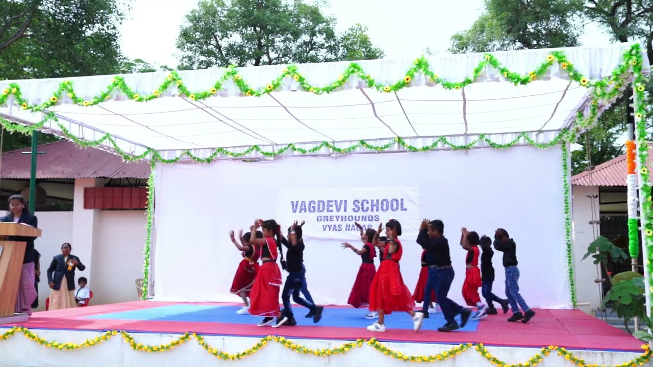 Dance performance on Chammaku Challo, Sooseki songs