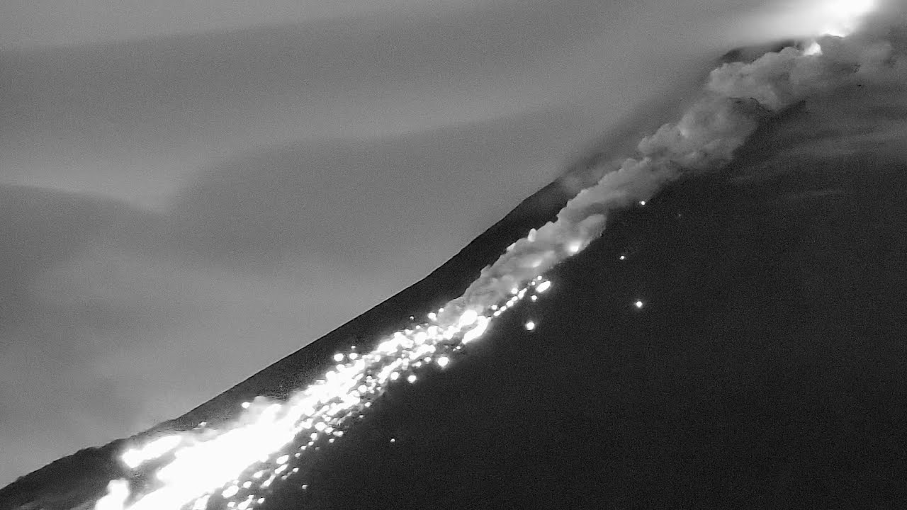 Massive Night Lava Avalanche on Mt. Merapi — Feb 8 2026 | Alert Level III Active Volcano