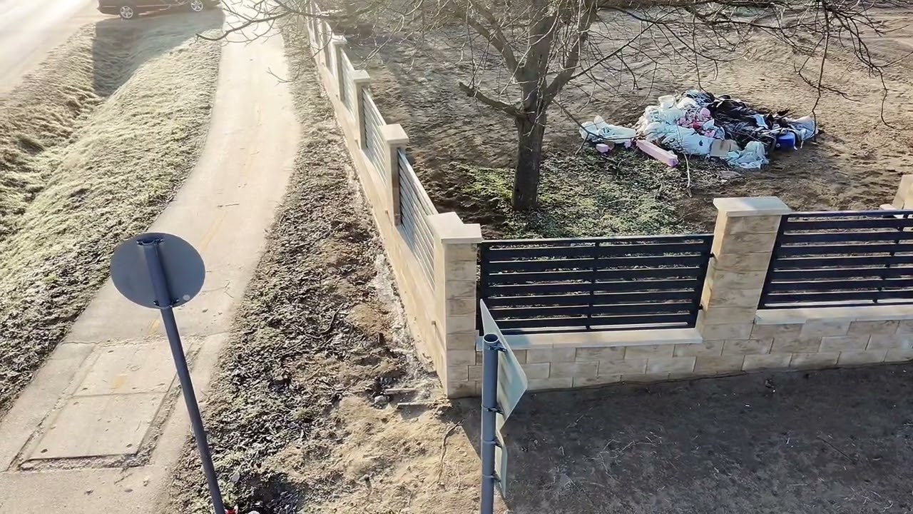 FRIEDL Kerítés teljes pompájában! ￼