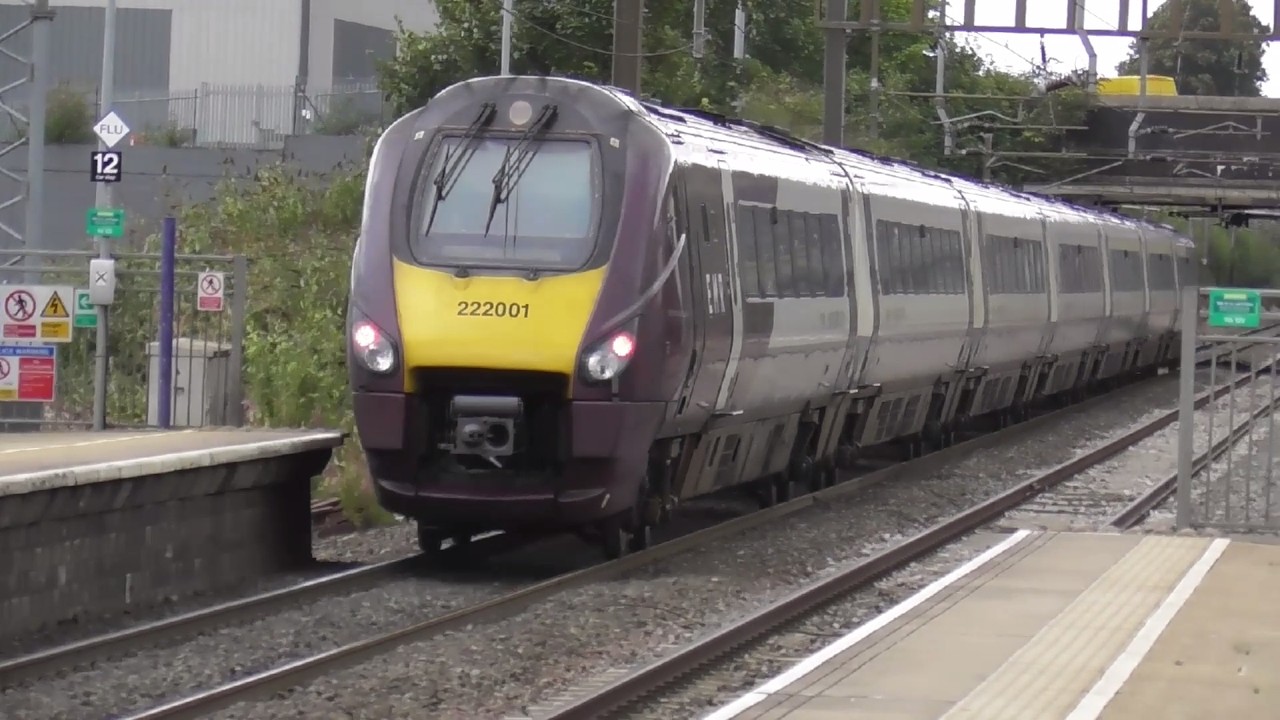 Trains & Planes at Luton Airport Parkway 20,08,2024