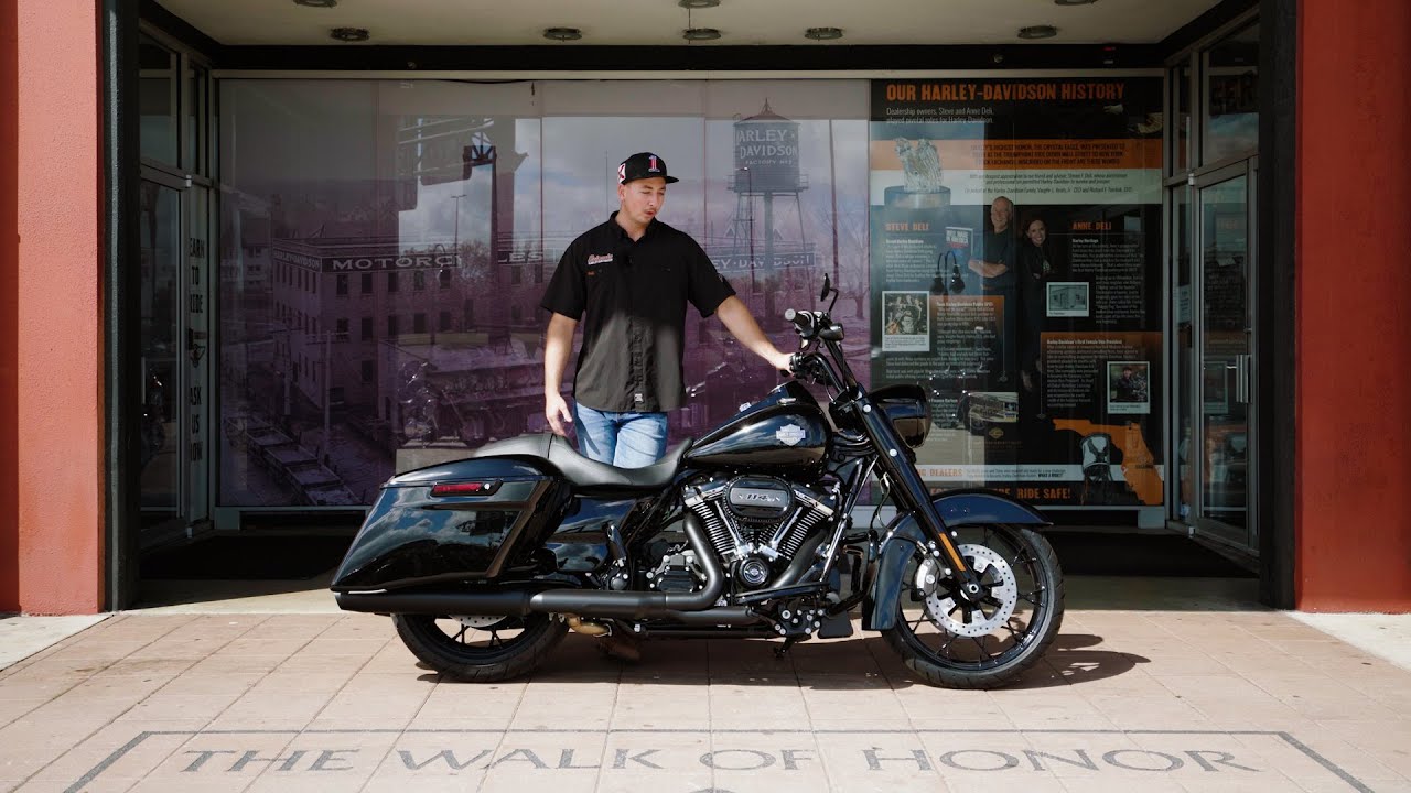 2022 Harley-Davidson Road King Special Vivid Black  - Walkaround REVIEW
