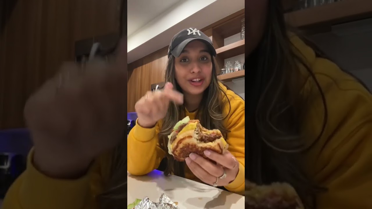 Trying the viral Five Guys grilled cheese burger!