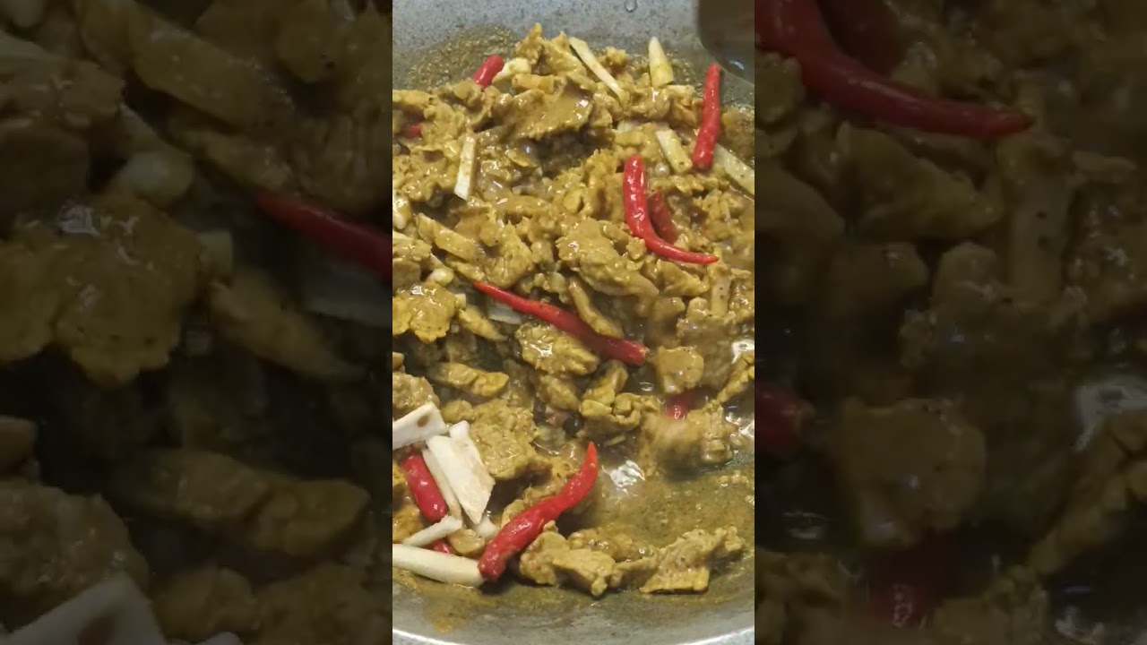 แกงคั่วหมูไส่หัวข่าอ่อน