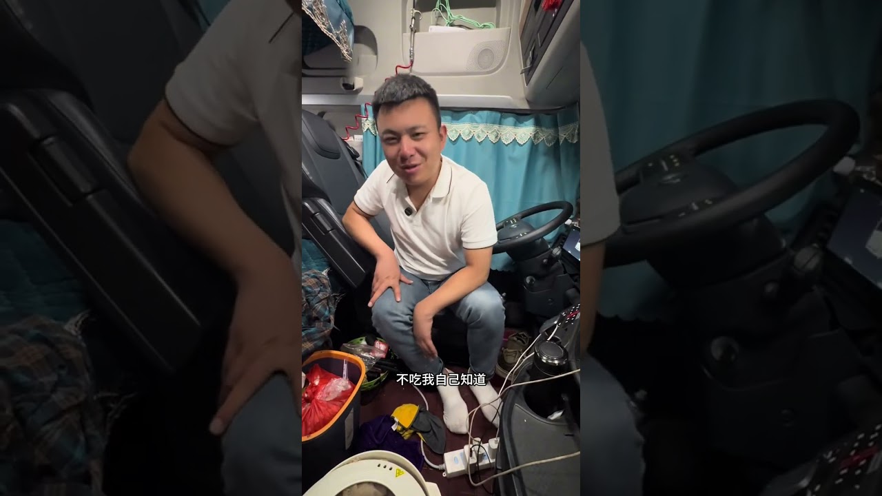 服务区刷好车子、吃完饭趴窝，明天找活干#卡车司机记录日常生活 #vlog日常