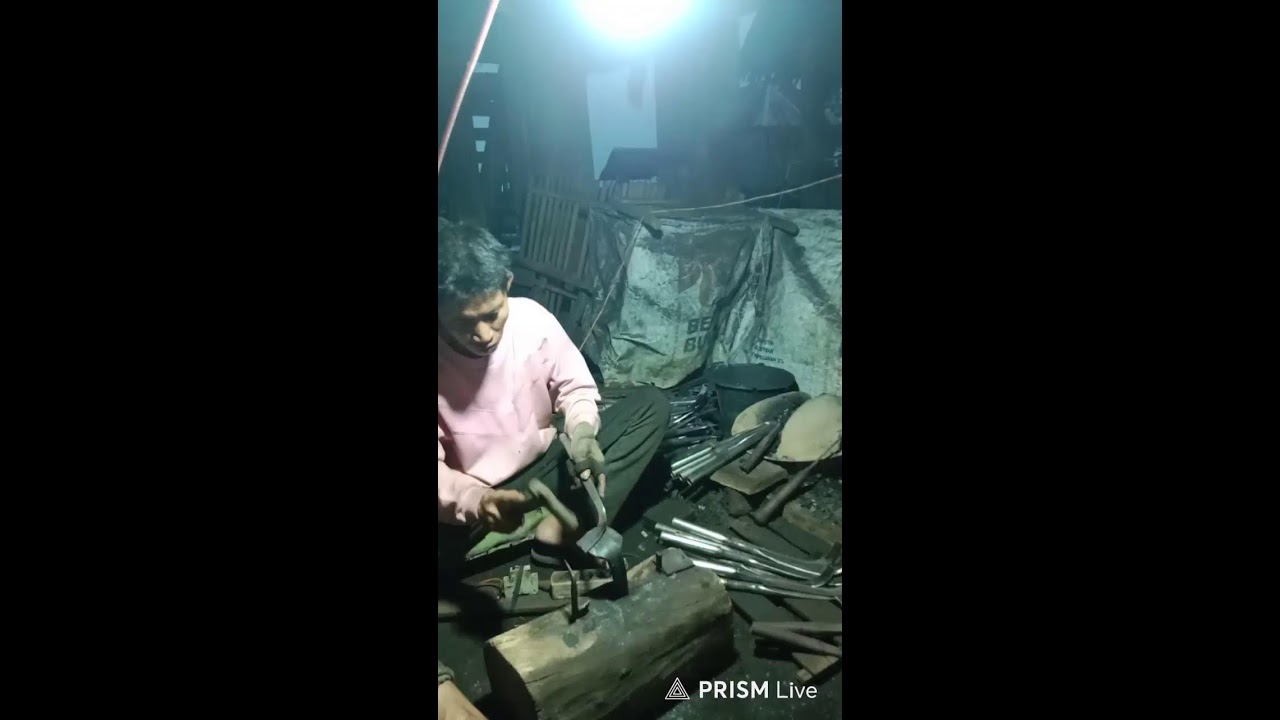 Siaran langsung hendri blacksmith