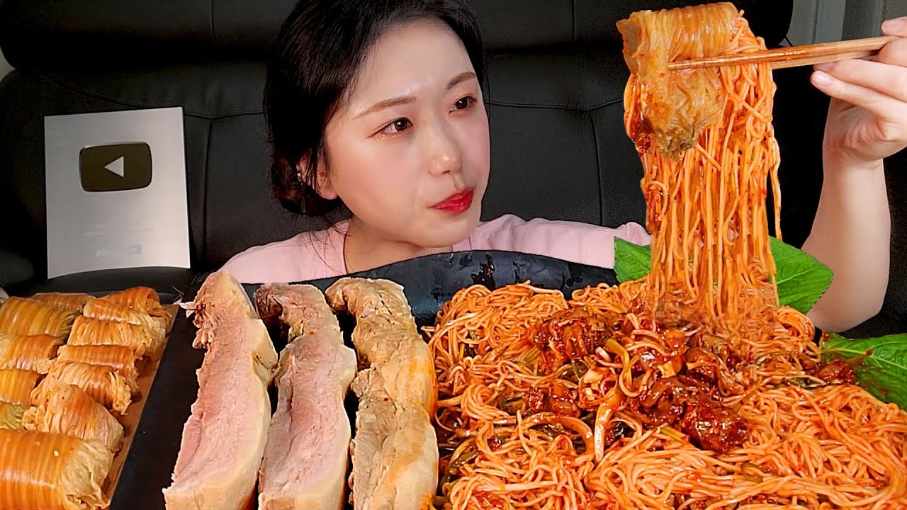 야들야들 수육에 골뱅이무침 묵은지 먹방:)🤤 Pork Boiled Pork Seasoned whelk delicious food Mukbang