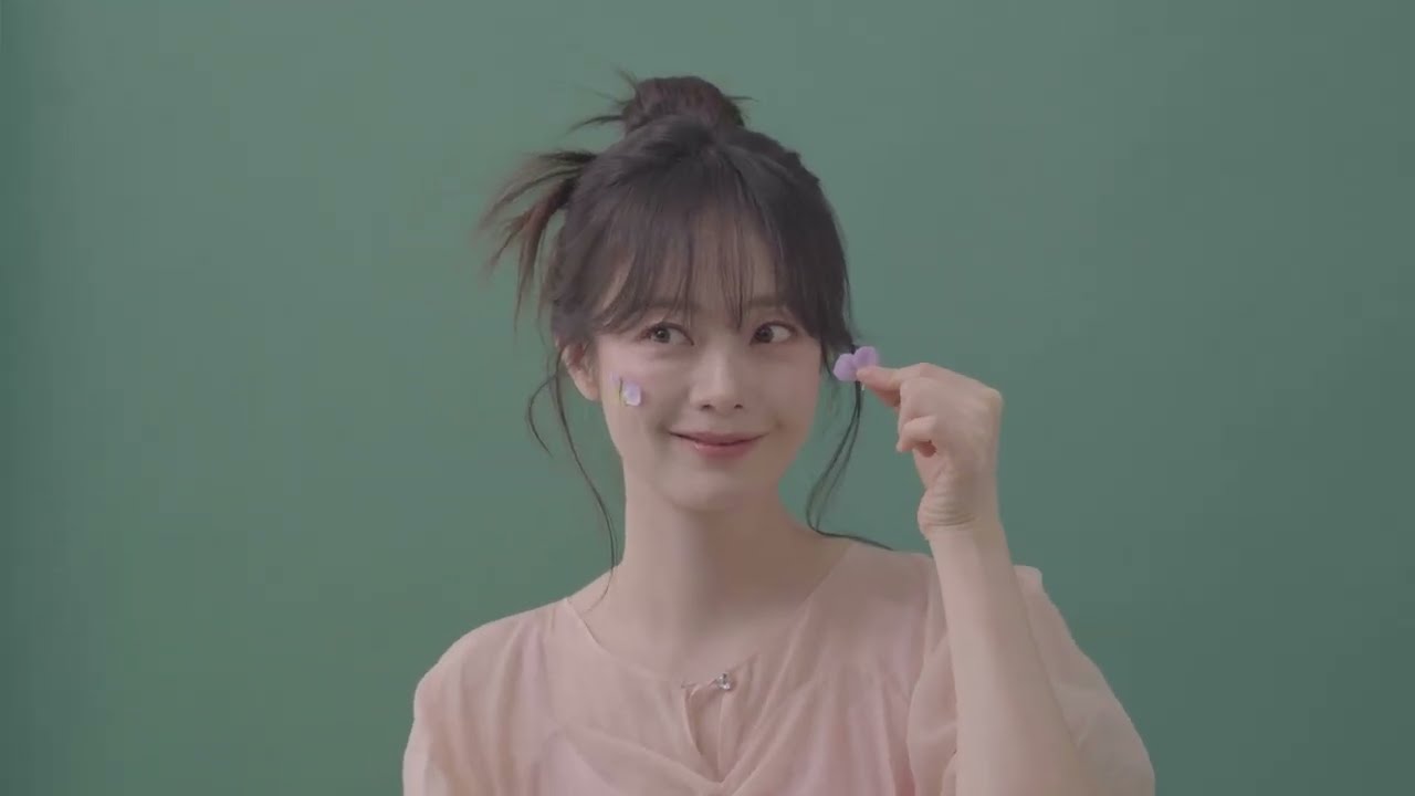 &ldquo;누가 꽃이게?🌷&rdquo; 배우 전소민의 싱그러운 빅이슈 346호 커버 인터뷰, 메이킹 | THE BIG ISSUE KOREA