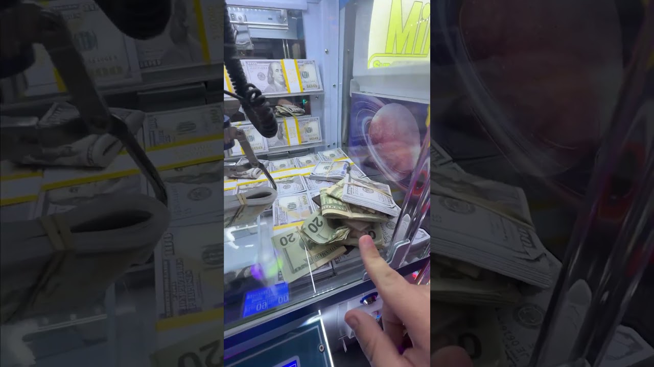 Owners Wallet Found Inside Claw Machine #shorts #clawmachine #arcade #money #iphone