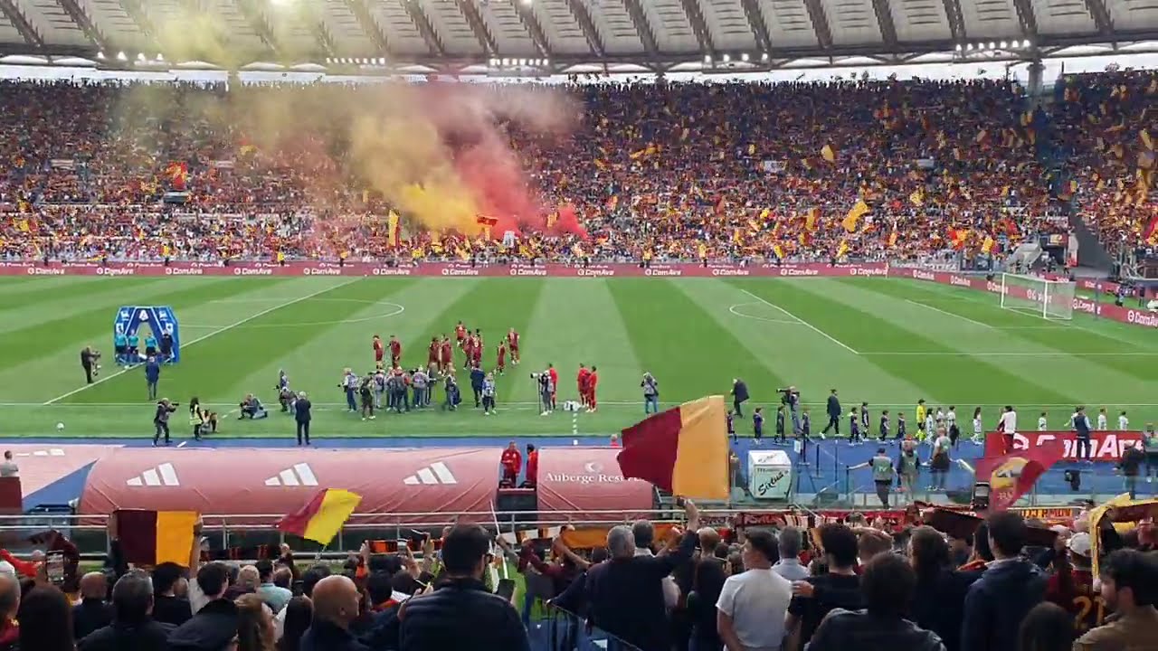  Amazing anthem: “L’inno della Roma”. AS Roma - Grande atmosfera nella Stadio Olimpico❤️💛