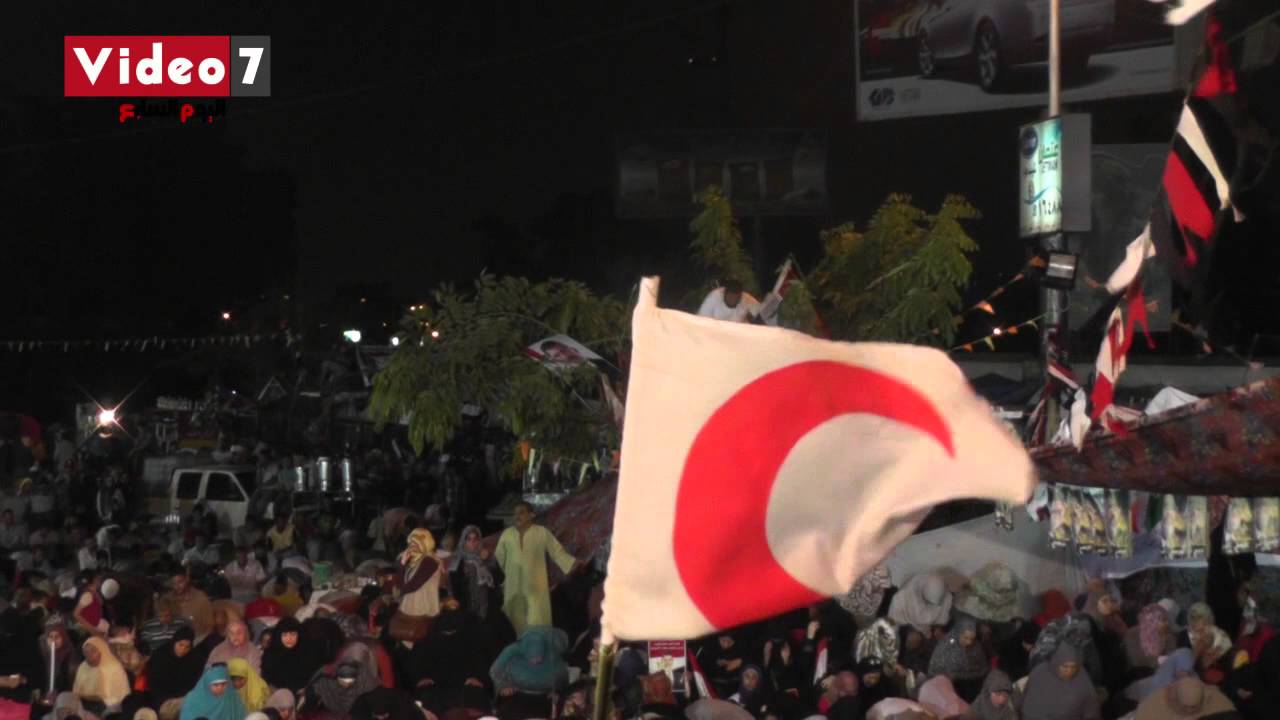 مؤيد لمرسى يصلى 
