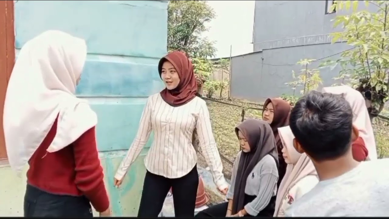 TUGAS DRAMA | JUDUL: PENGHIANATAN DI ANTARA KITA 