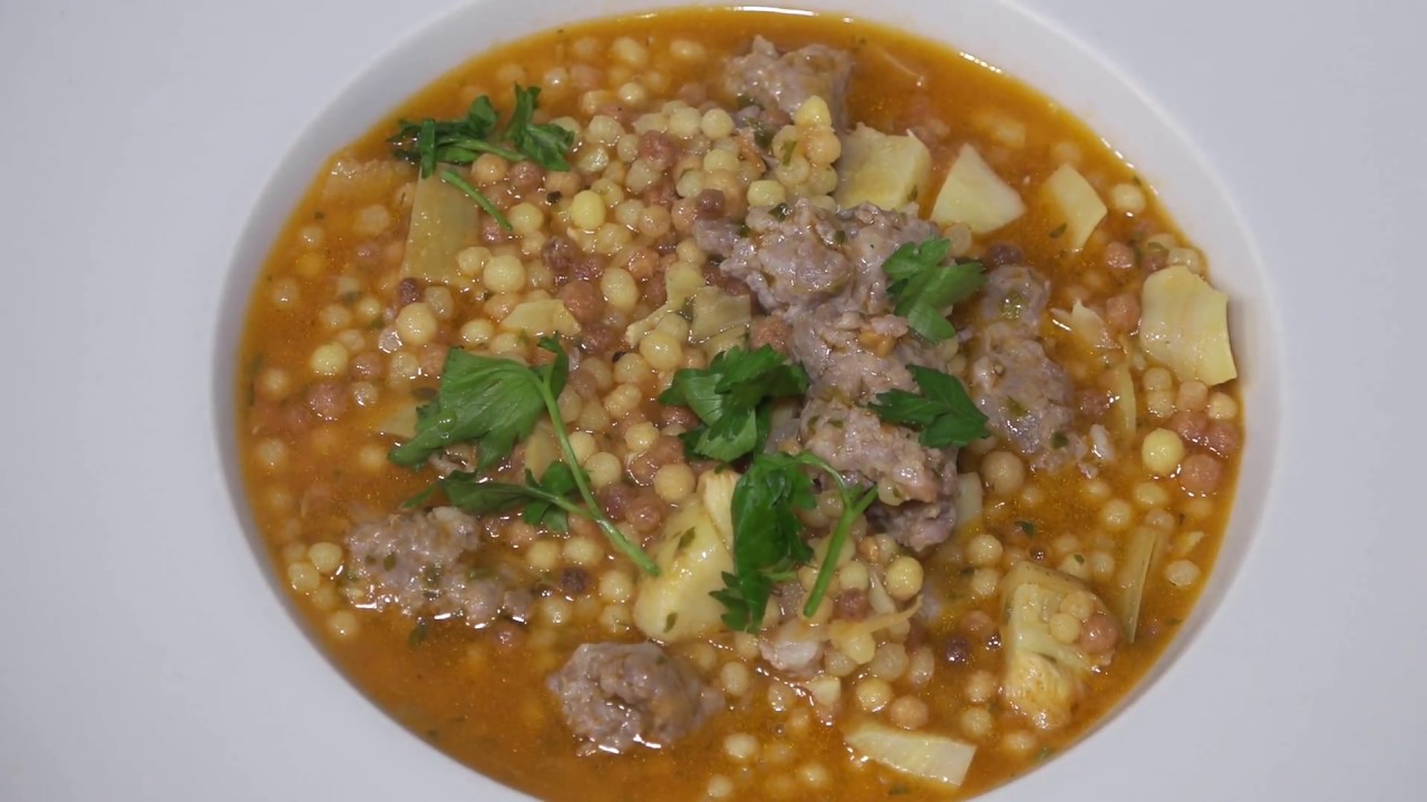 Videoricetta: fregola con salsiccia e carciofi