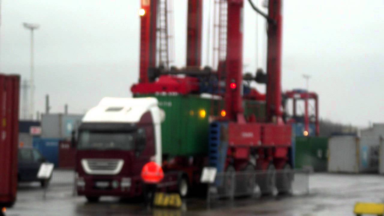 Container unloading / Hamburg Eurogate