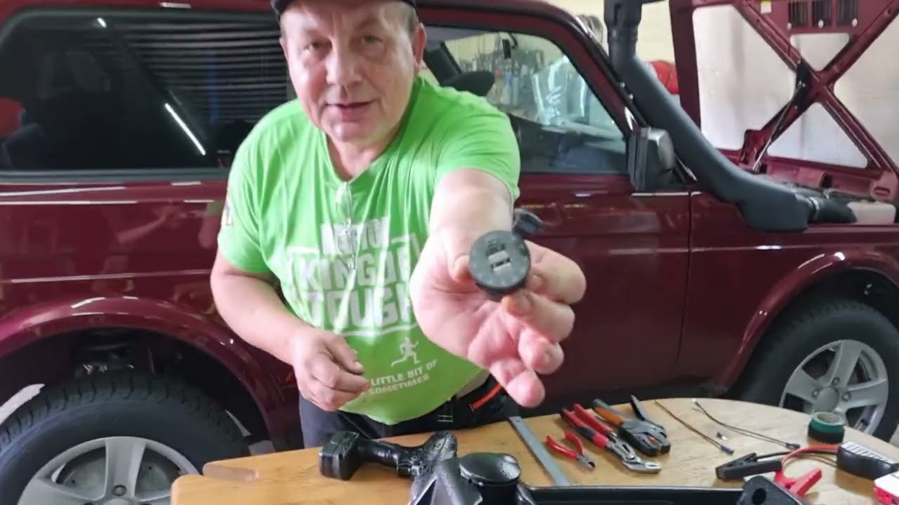 Mittelkonsole, USB Buchse Einbauen bei Lada Niva 4x4