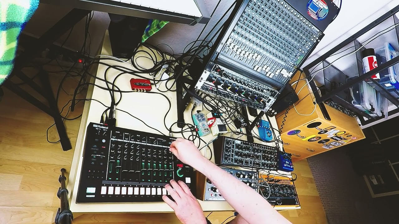 Friday Techno Jam 19072024 roland tr8s moog dfam behringer pro1 crave