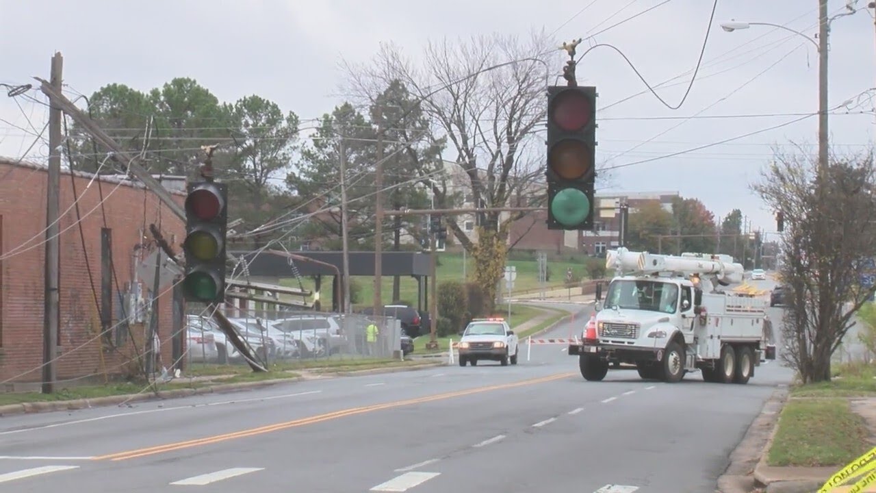 Power outages affect businesses in downtown Little Rock