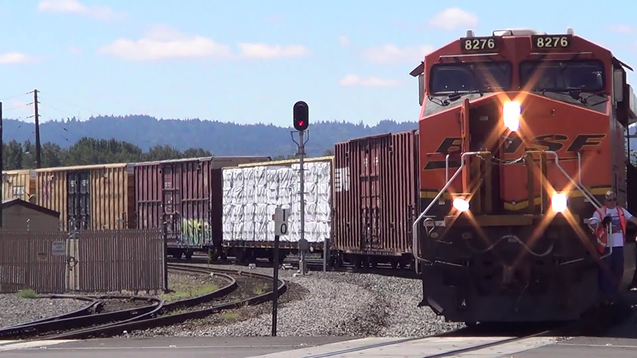 [HD] UP and BNSF Trains at the Famous Wye in Vancouver, WA - 8/10/16