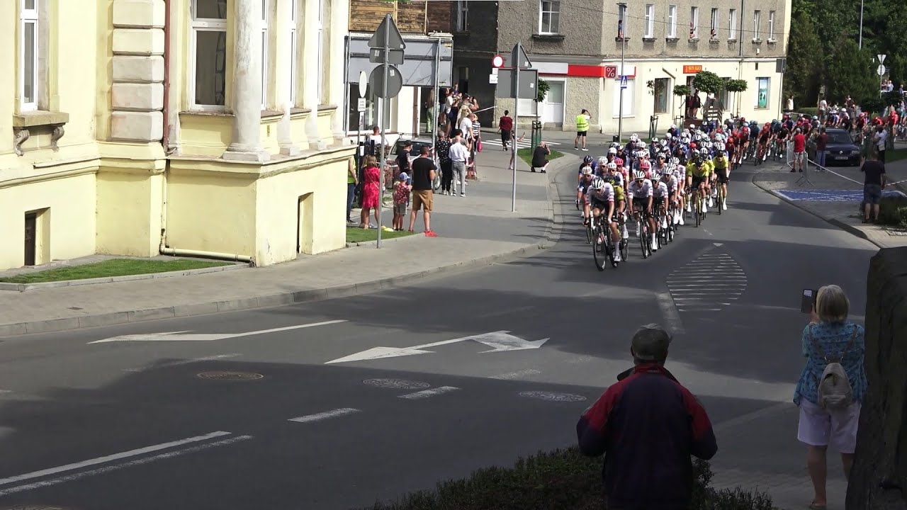 Tour de Pologne - Przejazd kolarzy przez ul. Jana Pawła II w Kamiennej Górze, 12.08.24 r.