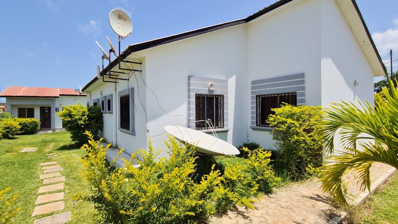 Inside A $500 Per Month 3 Bedroom House For Rent || The Gambia
