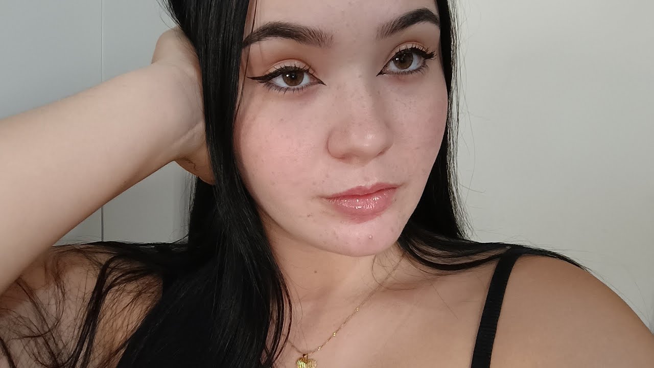 ASMR caseiro( explicando bem mais ou menos oq tá acontecendoKKKKK) SONS DE BOCA E TAPPINGS ❤️