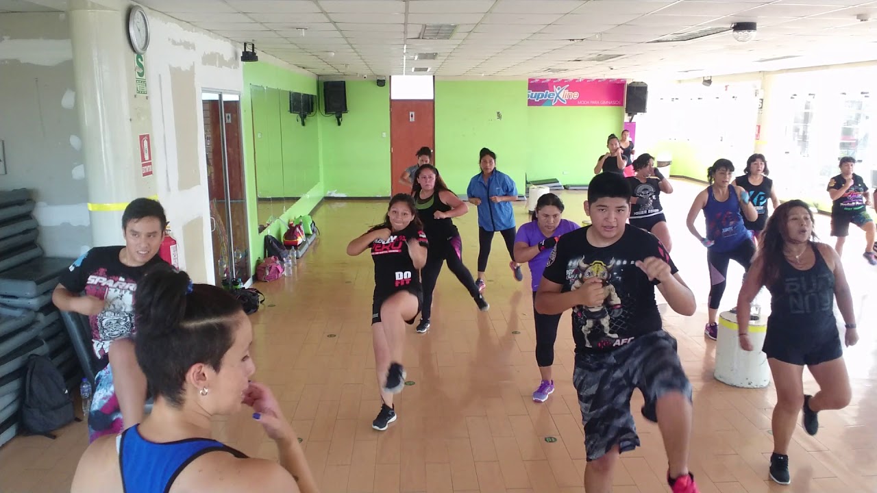 XBOX PERU (VANESSA FERRO)URBAN GYM