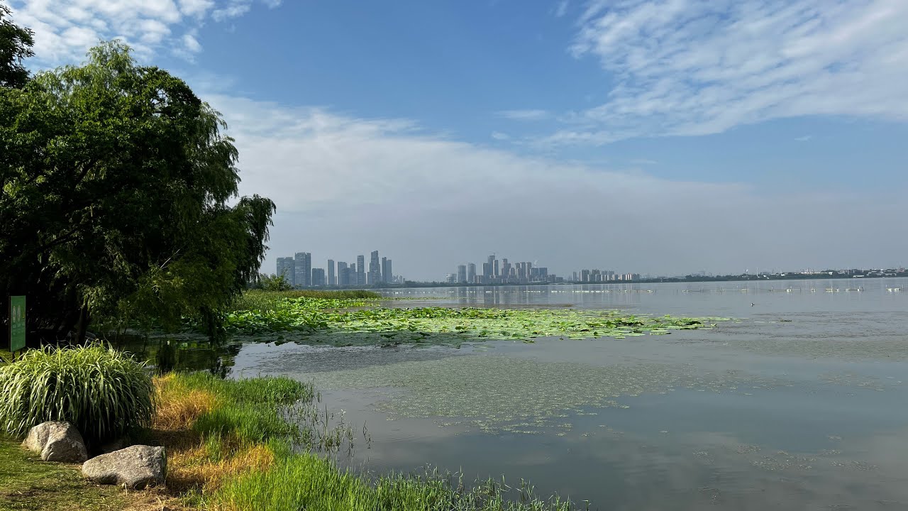 Wuhan’s Beautiful East Lake – Walk from Moshan Scenic Area & Balloon Ride