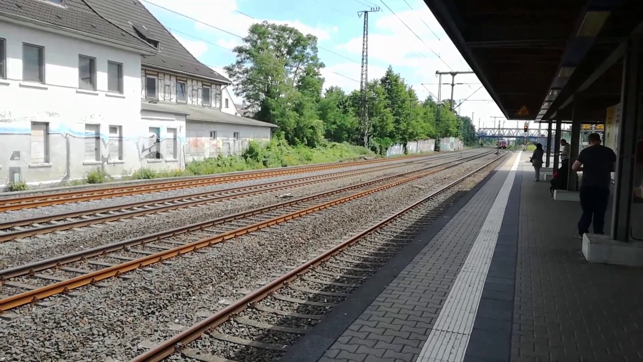 Einfahrt S1 und 2 RE Durchfahrten am S-Bahnhof Duisburg-Gro&szlig;enbaum
