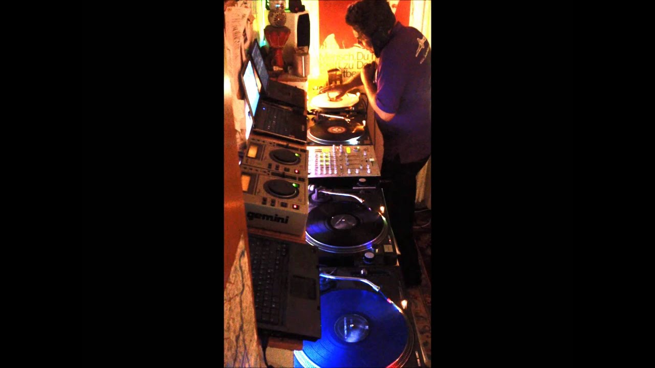 4 turntable dj-set 1