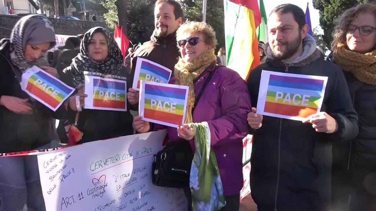 Cerveteri, la guerra di Casapound alla bandiera della Pace. Il sindaco: ''Leggete la Costituzione''