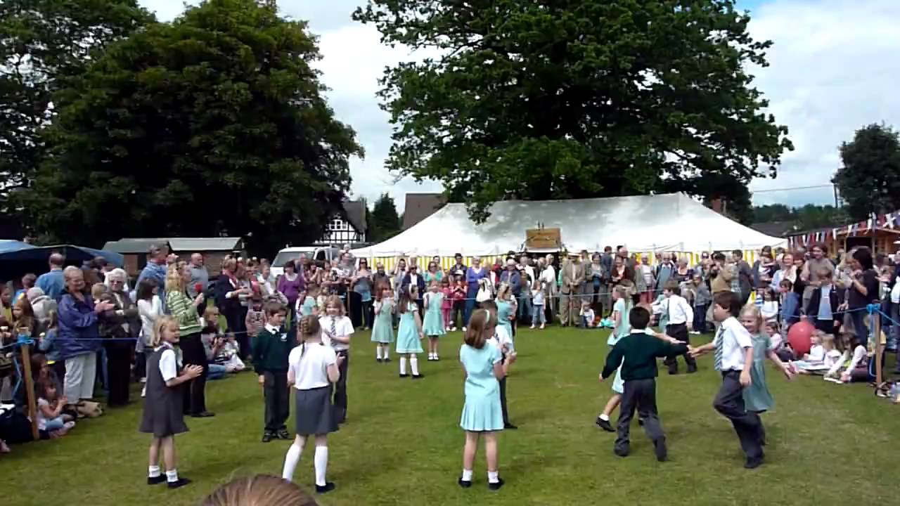Year 2 Berkswich Primary School - Country Dancing