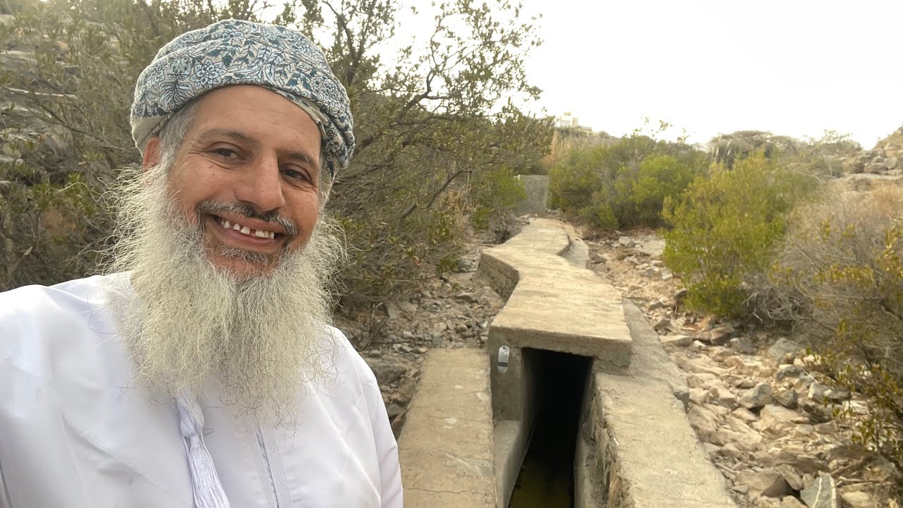 فلج قطنة من الجبل الأخضر، تعتمد عليه مزارع كثيرة، يستحق أن يبنى له سد لزيادة منافعه.