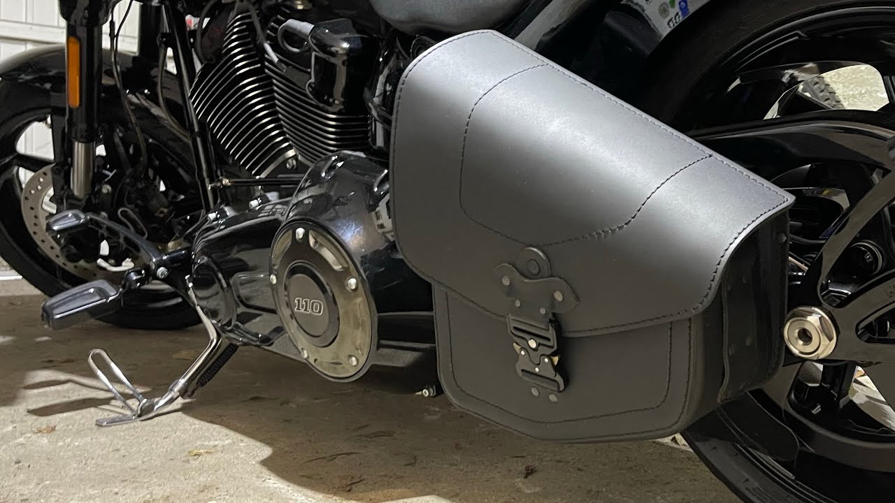 Montage von Schwingentaschenhalterung & Schwingentasche an der Softail Harley Davidson CVO Breakout