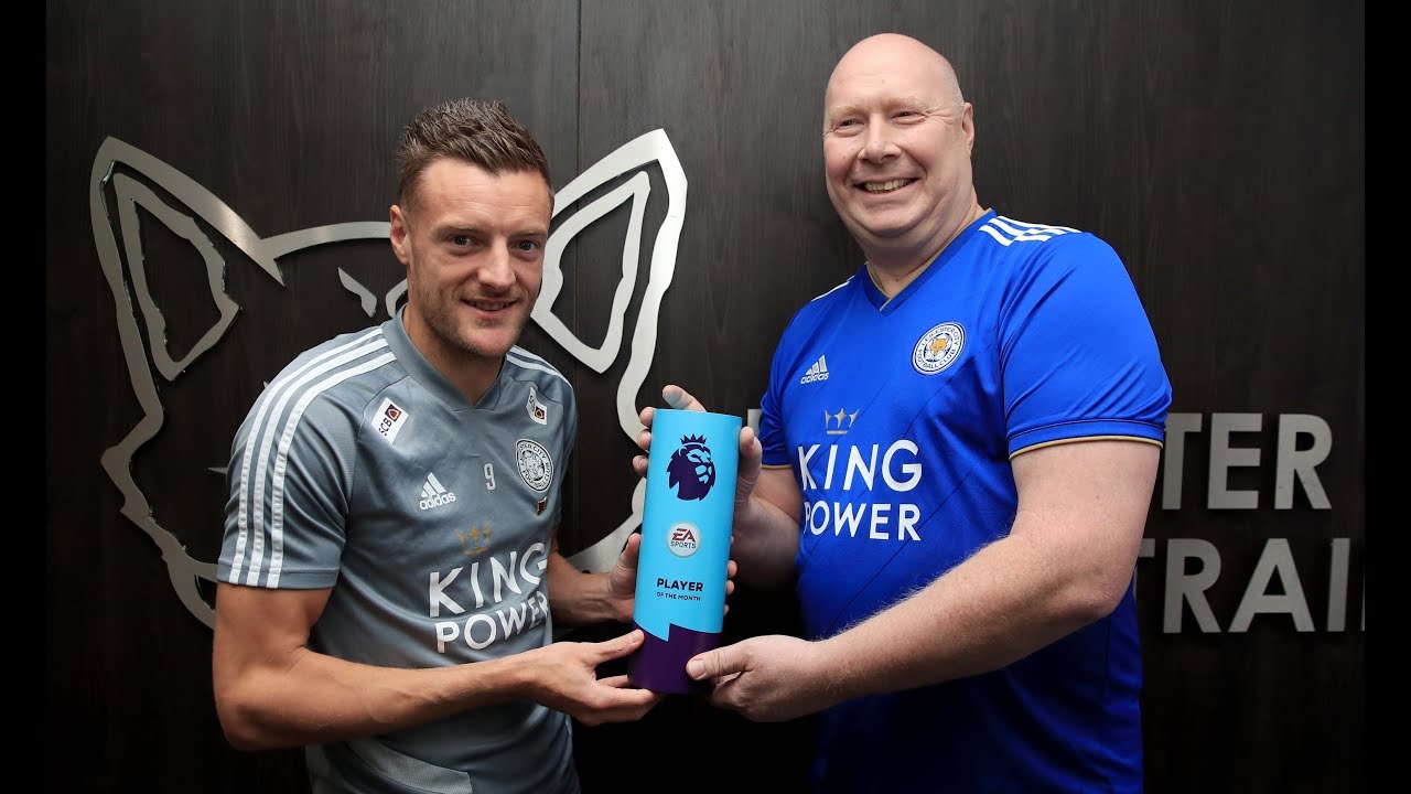 I GAVE JAMIE VARDY HIS PLAYER OF THE MONTH AWARD!