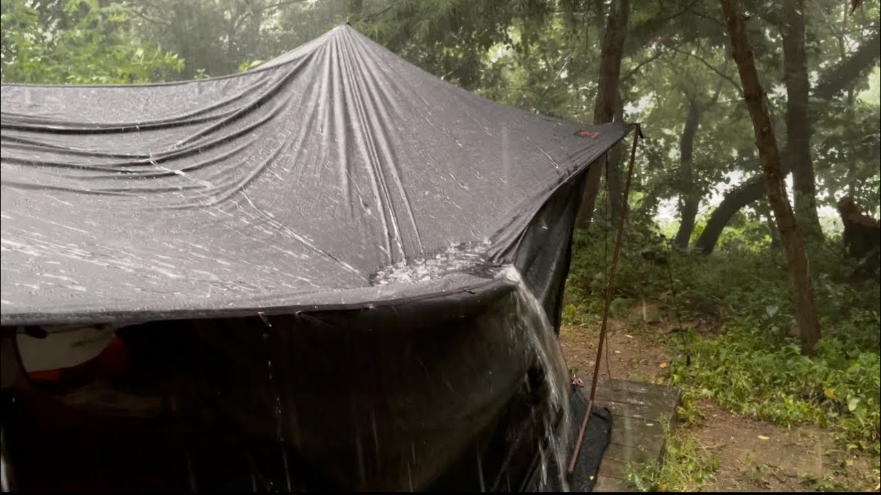 물폭탄!!/갑자기폭우/요즘비가이렇게 무섭습니다/여름캠핑/메쉬스크린필수!!/숲속은위험해!/솔로캠핑/solocamping