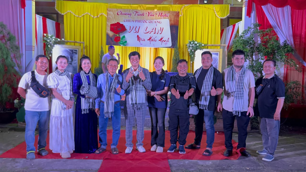 Đêm Vu Lan ở chùa Phước Quang cực vui với màn trình diễncủa Anh Khương Dừa và nhiều ca sỹ nổi tiếng 