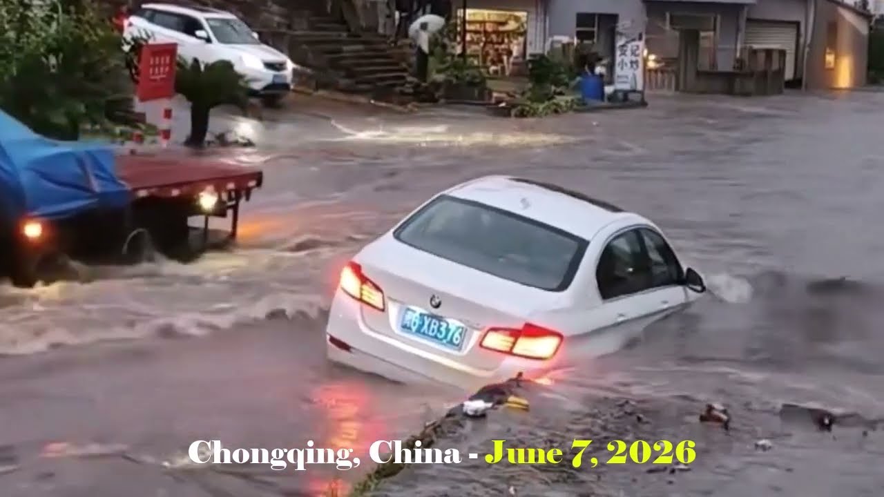 Floods in China: Cars Floating, Residents Trapped, Entire Neighborhoods Underwater in Chongqing