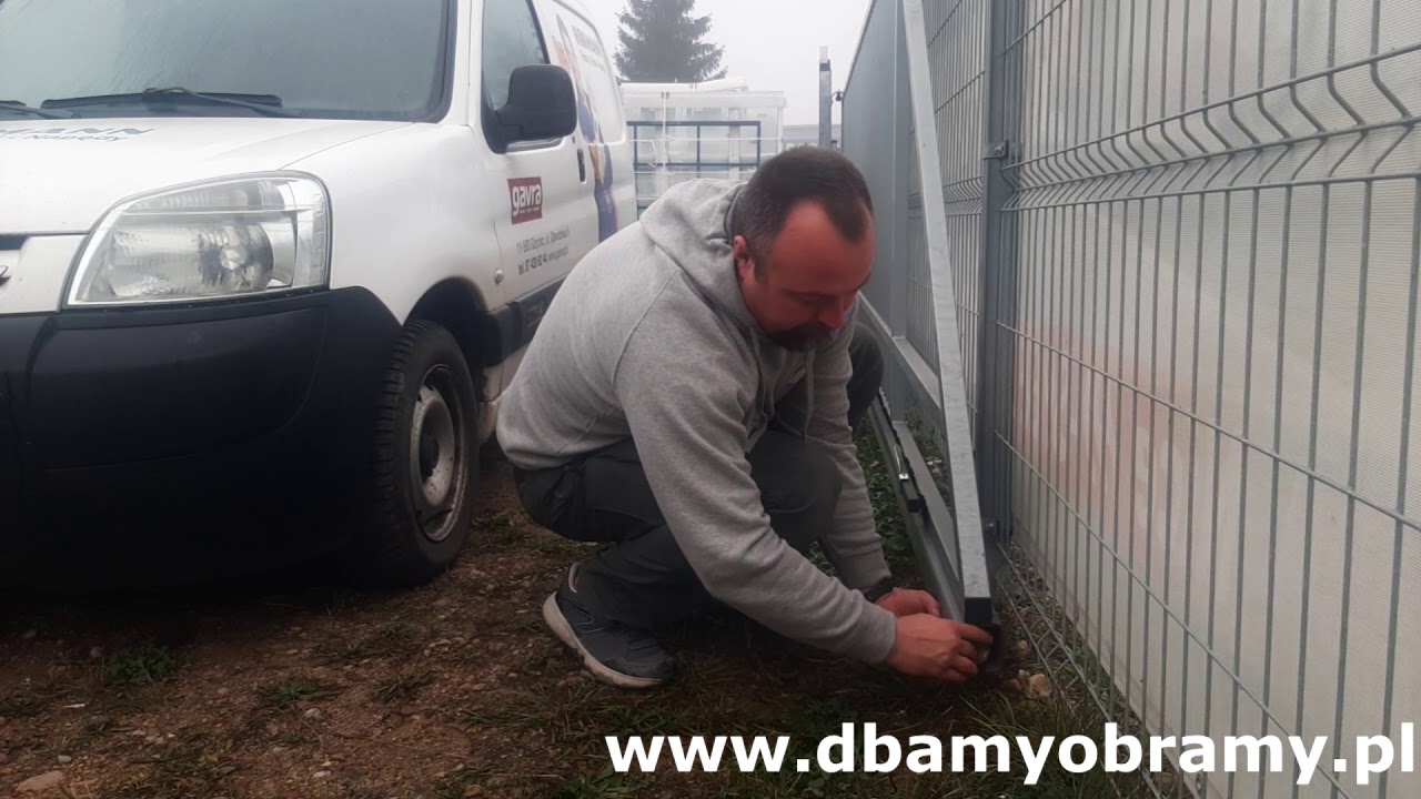 HIT! Dbamy o Bramy - Szczotka do czyszczenia ceowników bramowych