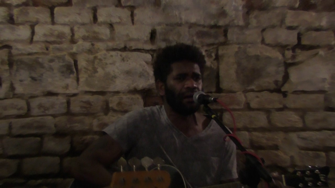 Yannick Tevi Trio - Př&aacute;tel&eacute; Wine Friends Praha - 26.11.2016 - Bridge Me Out
