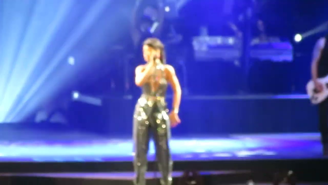 Rihanna Diamonds live Sydney Australia 2013 Allphones Arena Diamonds World Tour #rihanna