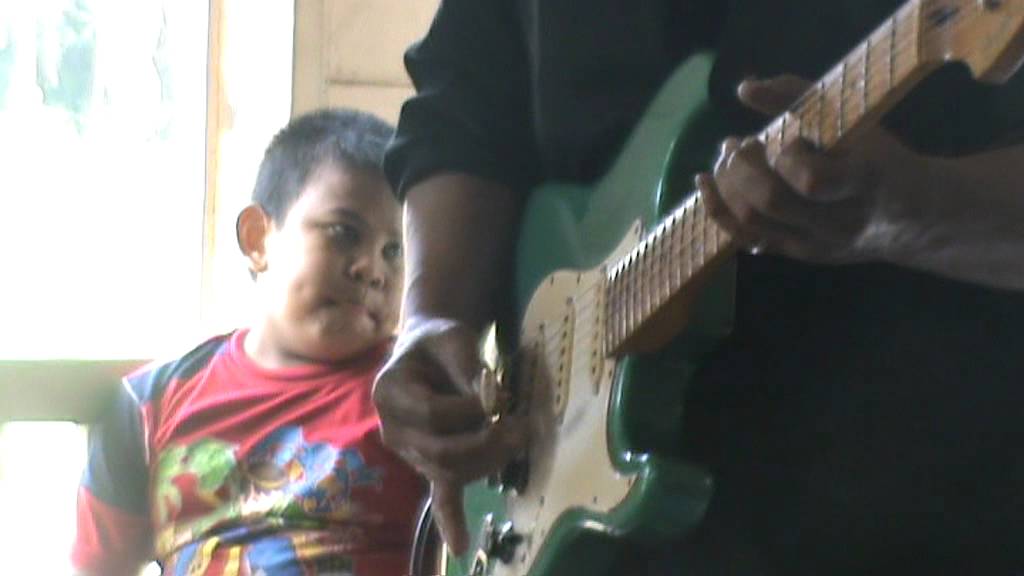 NADA RIA - Mencari sinar bahagia (NYANYIAN HAIRUL)